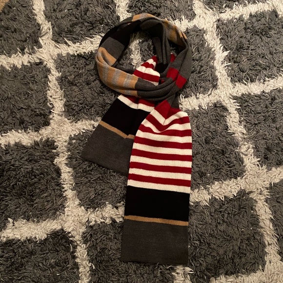 Chapter Club scarf - Picture 8 of 10